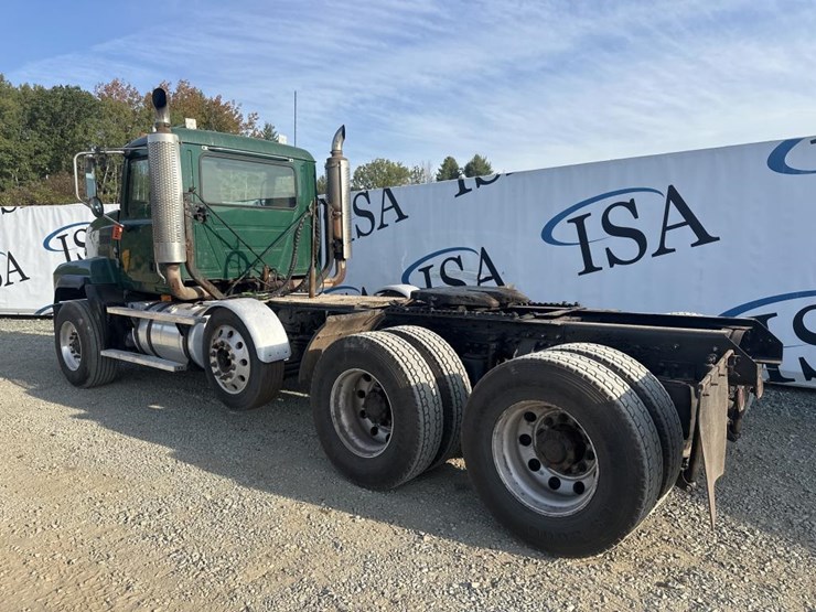 2005-mack-cl733-image-3