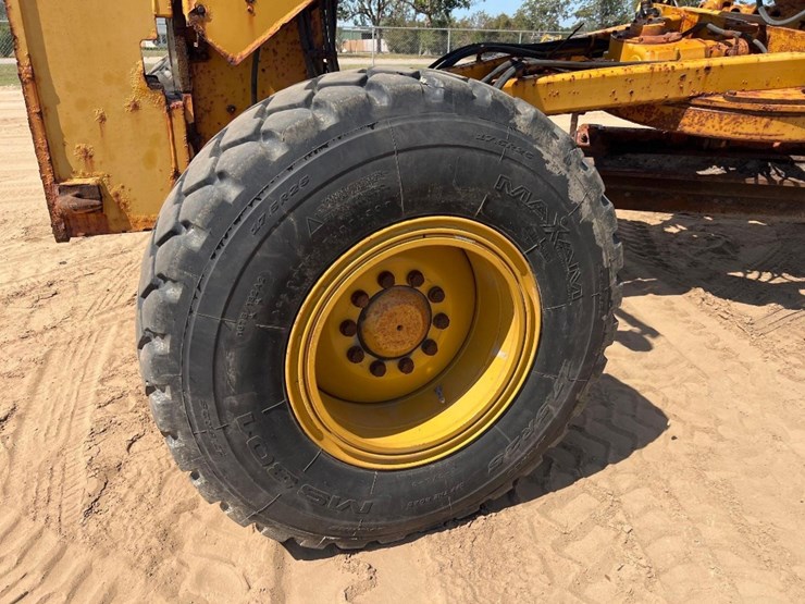 caterpillar-120-image-17