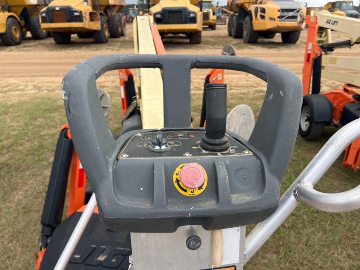 2021-jlg-t350-image-23