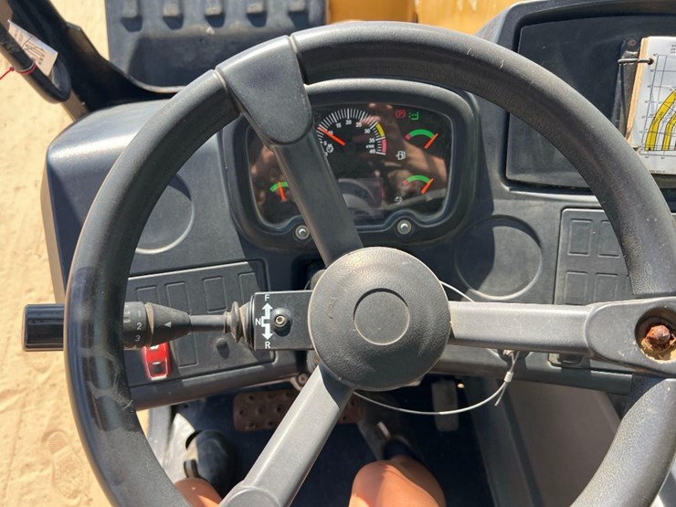 2018-caterpillar-tl1055d-image-30