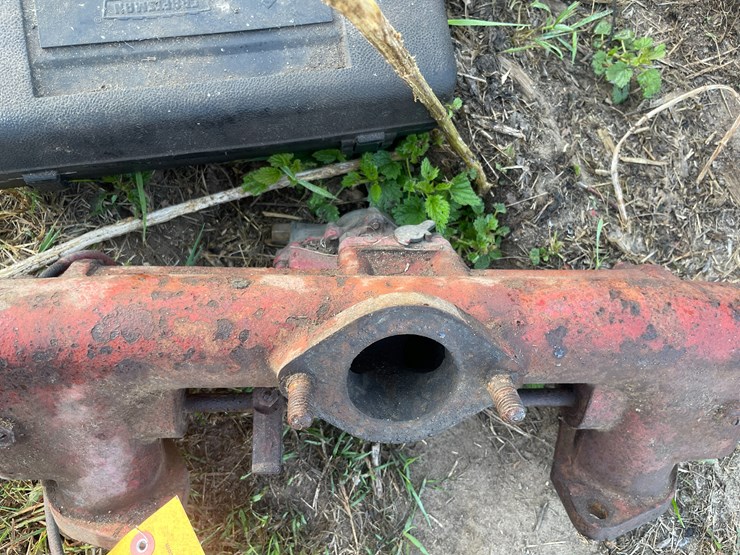 #5082-•-intake-manifold-for-farmall-660-image-5