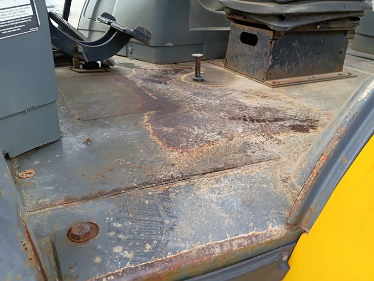 new-holland-lb75-image-31