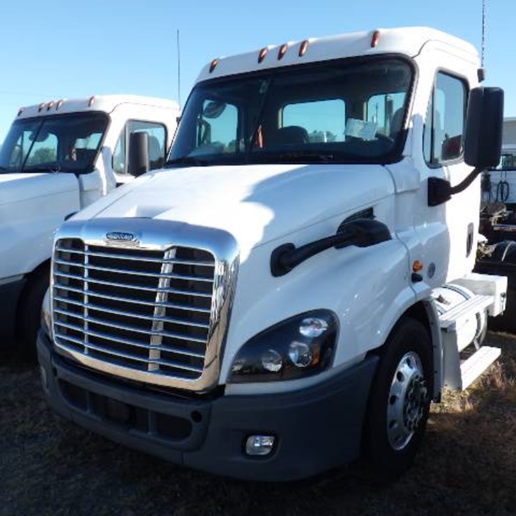 2019 FREIGHTLINER CASCADIA 113