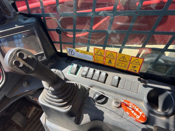 2017-takeuchi-tl12v2-image-28