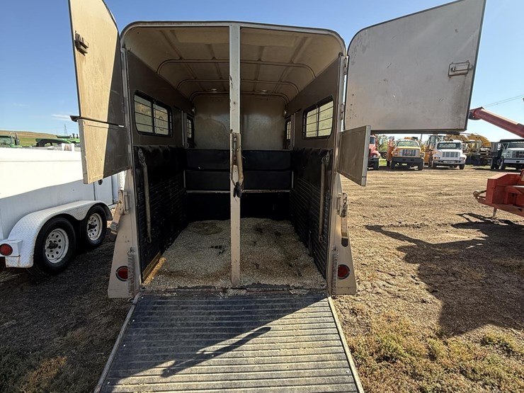 logan-2-horse-trailer-image-19
