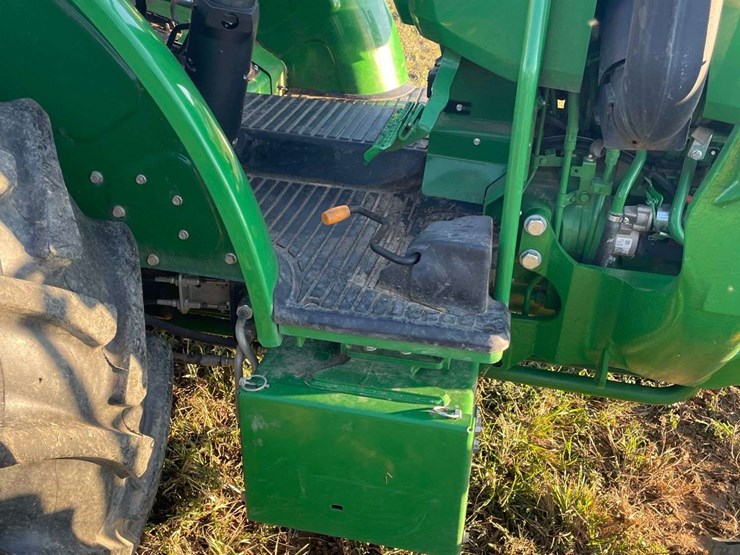 2022-john-deere-5075e-image-10