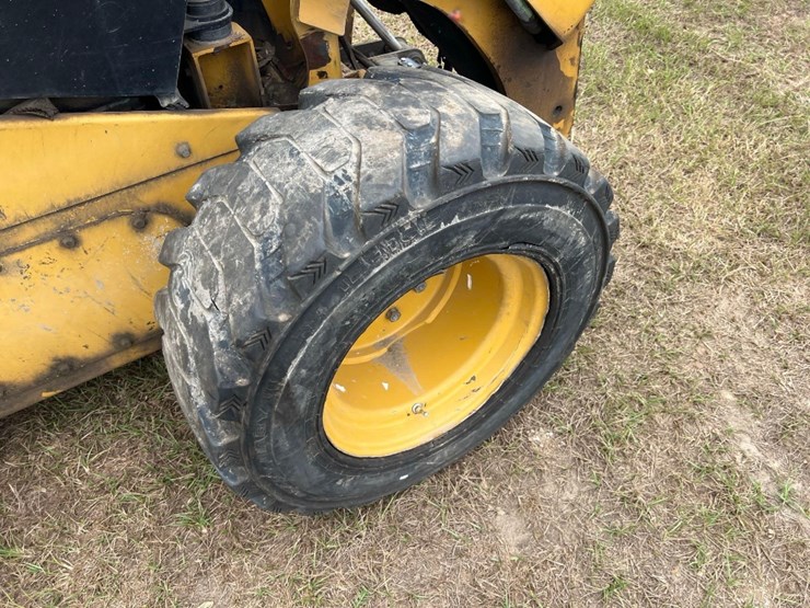 2017-caterpillar-246d-image-9