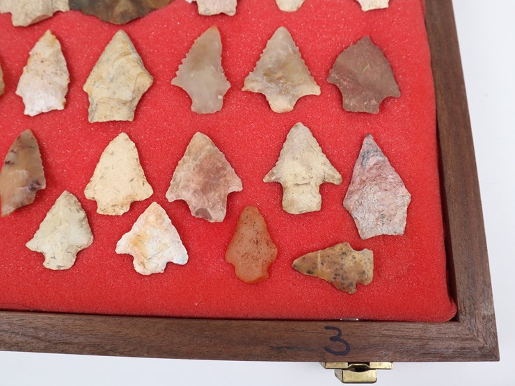#61-•-#4167-•-(34)-framed-native-american-artifacts-image-6