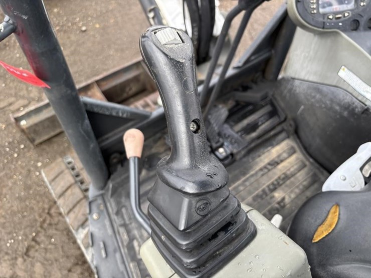 2019-bobcat-e32i-image-30