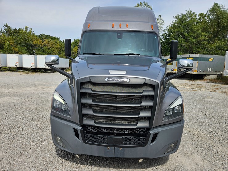 2019-freightliner-cascadia-126-image-31