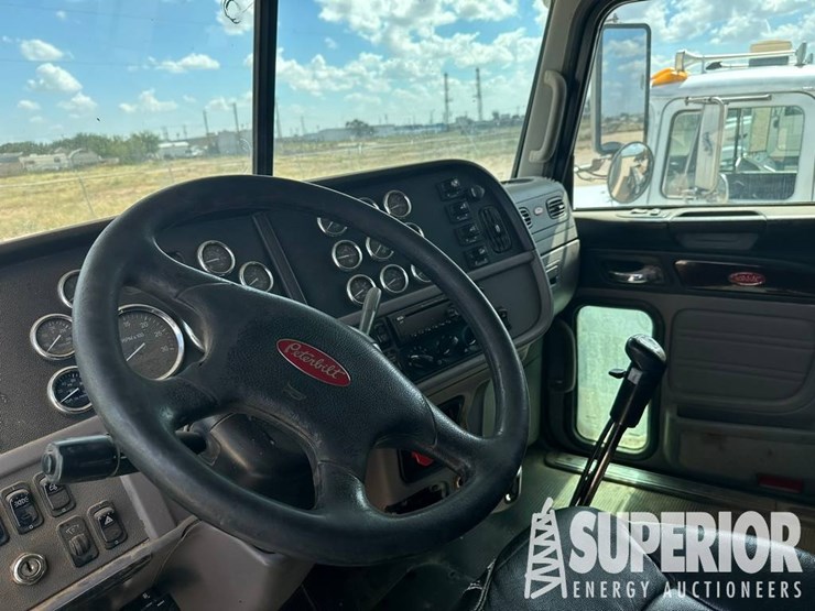 2014-peterbilt-389-image-5