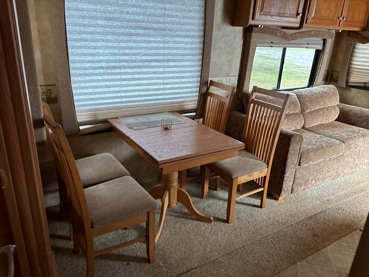 #200-•-heartland-big-country-camper-image-16