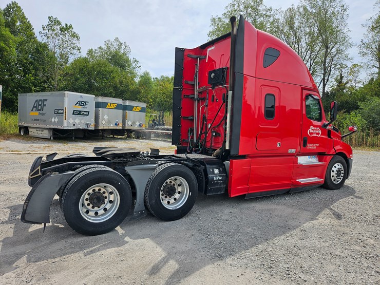 2019-freightliner-cascadia-126-image-19
