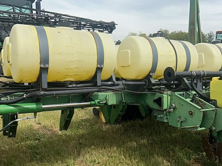 john-deere-7200-image-36