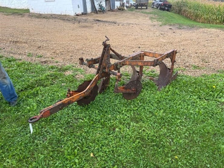 allis-chalmers-3-bottom-snap-coupler-plow-image-1