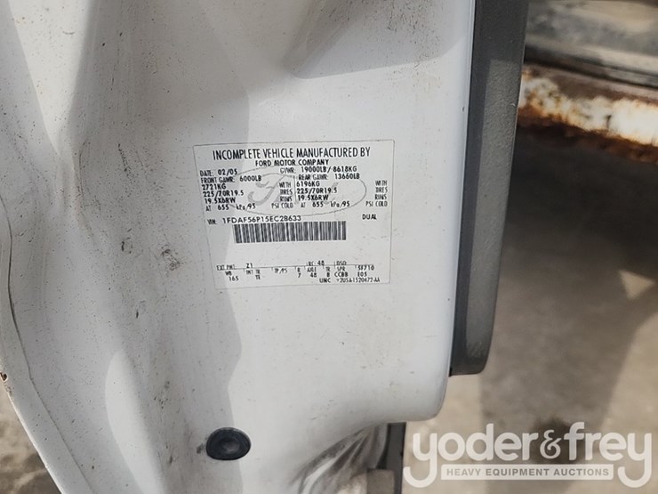2005-ford-f550-image-28