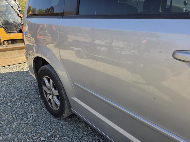 2011-dodge-grand-caravan-image-19