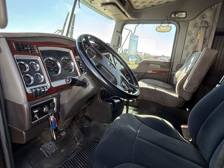 2009-kenworth-t800-image-22