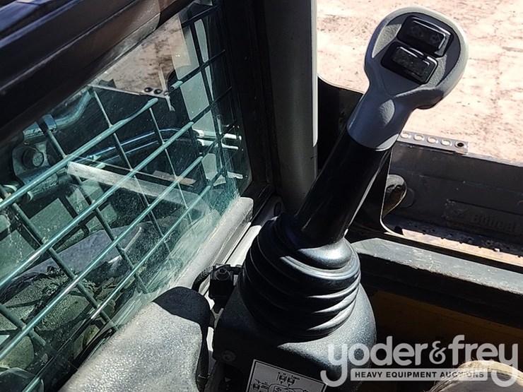 2018-new-holland-c232-image-25