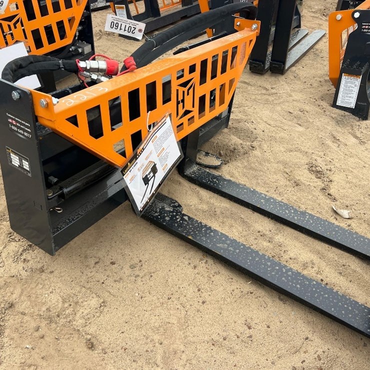 UNUSED LANDHONOR HPF-11-3000G HYD PALLET FORKS