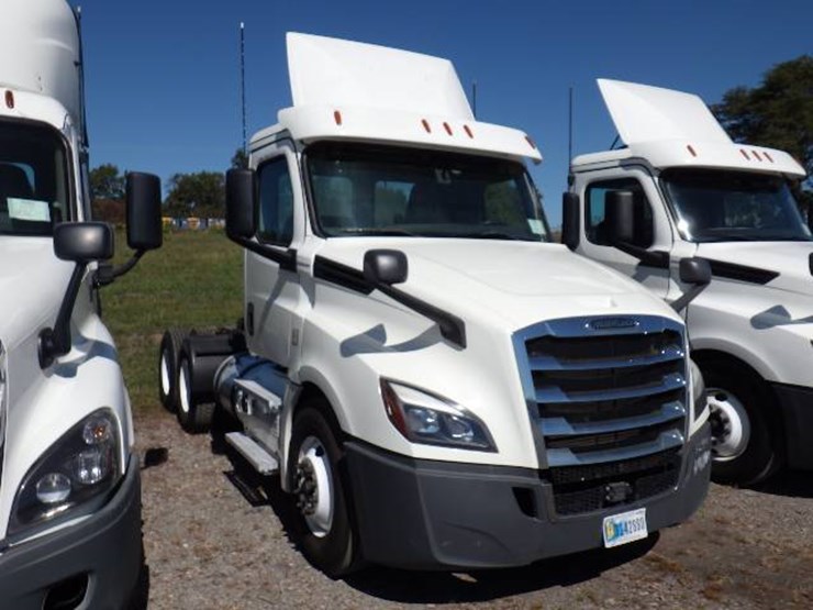 freightliner-cascadia-126-image-2