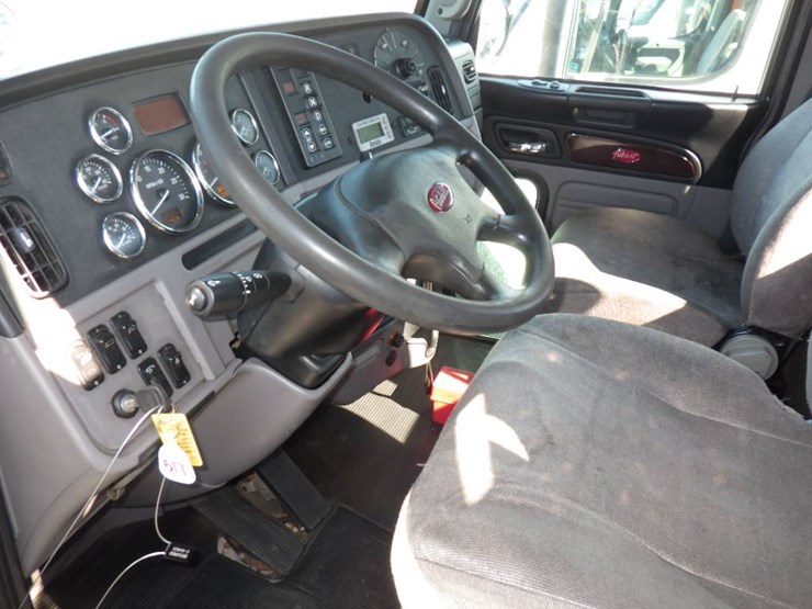 2020-peterbilt-389-image-8
