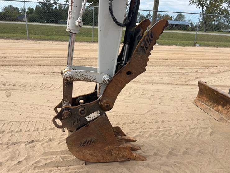 2018-takeuchi-tb240-image-9