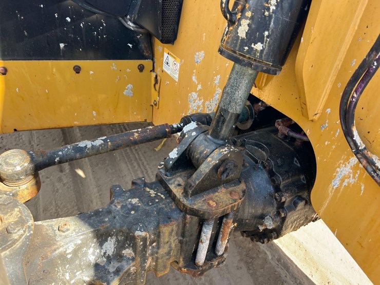 2018-caterpillar-tl1055d-image-21