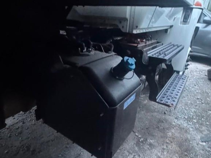 2019-international-durastar-4300-image-17