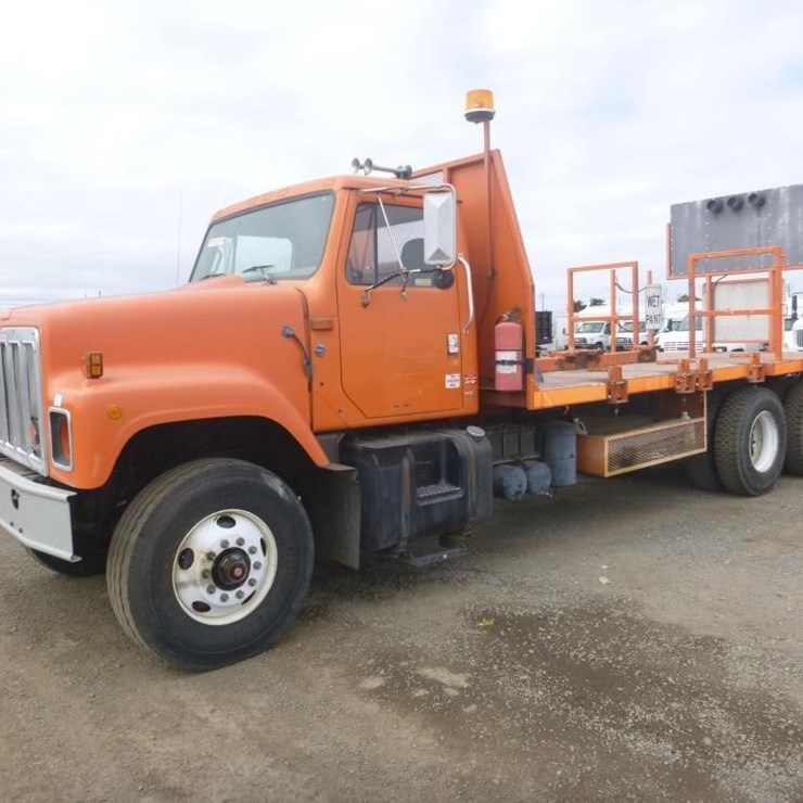 1999 INTERNATIONAL 2574