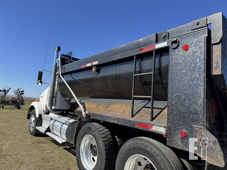 2011-kenworth-t800-image-6