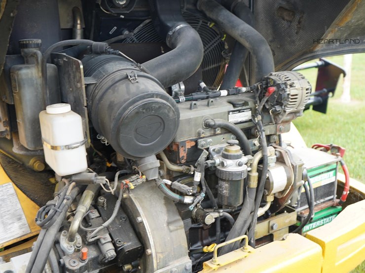 2010-deere-244j-image-16