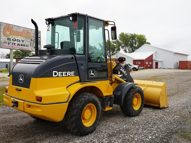2010-deere-244j-image-4
