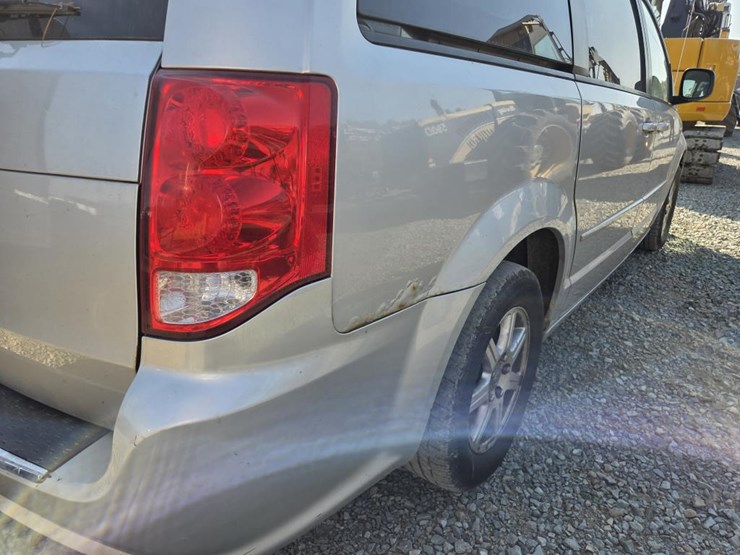 2011-dodge-grand-caravan-image-20