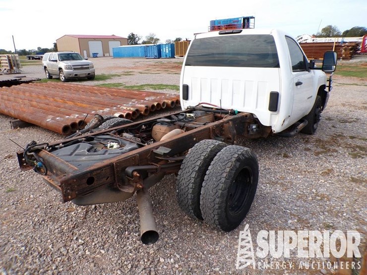 2013-chevrolet-3500hd-image-4