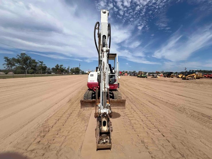 2017-takeuchi-tb240-image-7