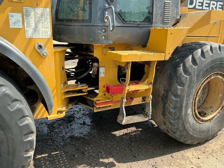 2018-deere-524k-image-36
