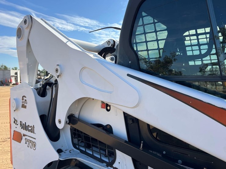 2023-bobcat-t770-image-24