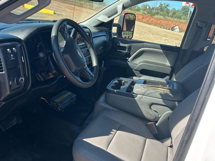 2014-chevrolet-silverado-2500hd-image-33