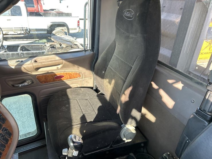 2009-peterbilt-386-image-65