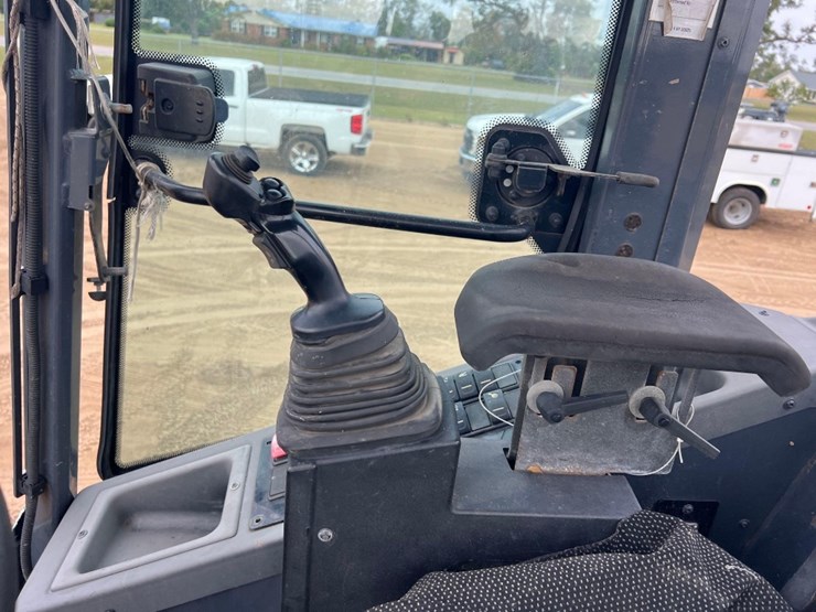2018-deere-344l-image-29