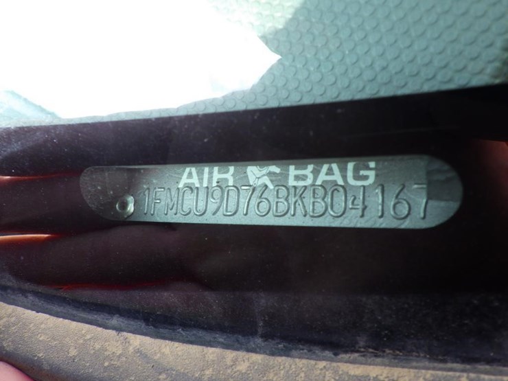 2011-ford-escape-image-15
