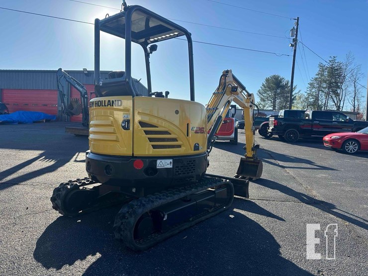 2020-new-holland-e26c-image-4