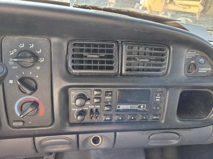 2000-dodge-2500-image-40