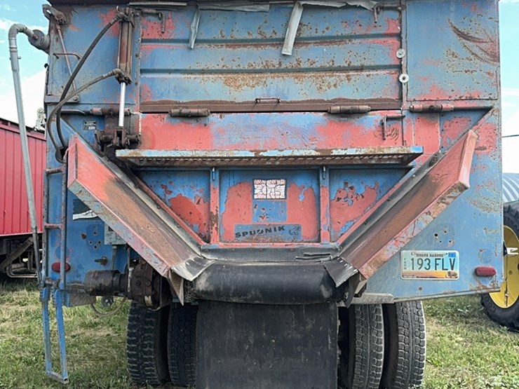 1995-ford-l9000-image-8