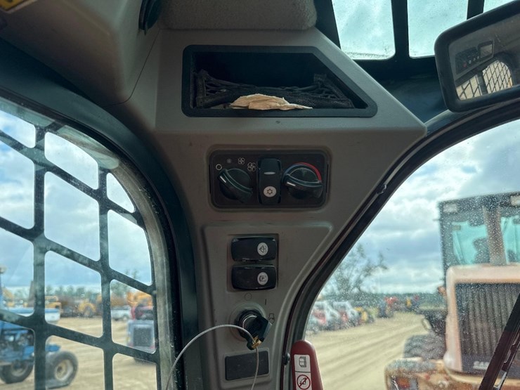 2016-caterpillar-259d-image-25