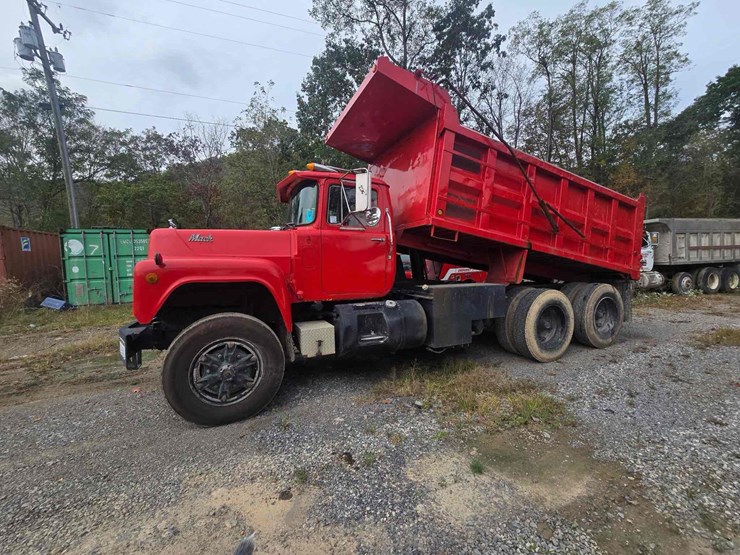 1989-mack-rd690sx-image-1