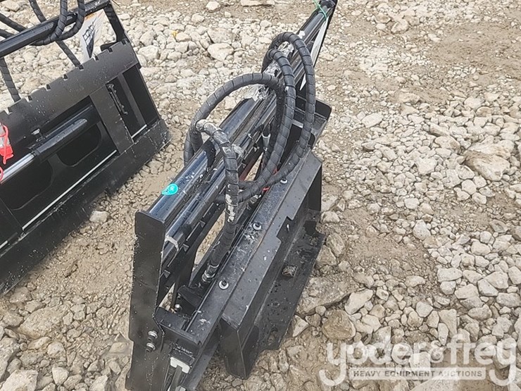 unused-2025-side-shift-forks-to-suit-mini-skidsteer-image-4