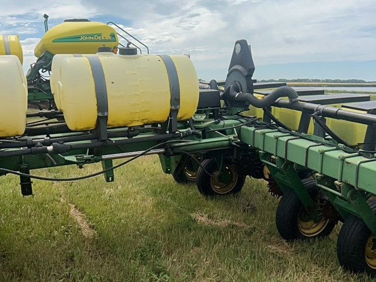 john-deere-7200-image-23