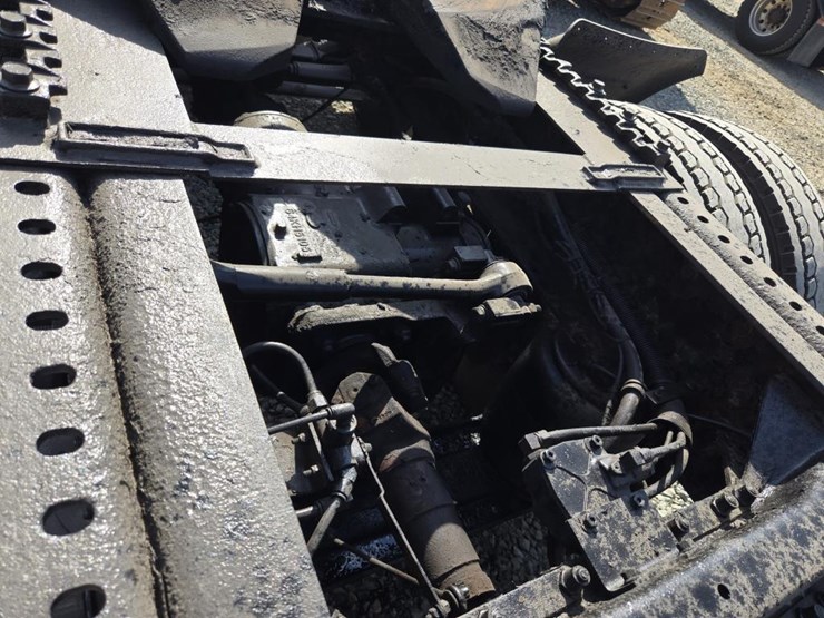 2005-mack-cl733-image-34